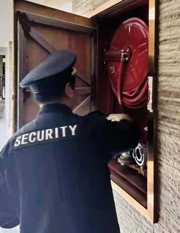 假期金輝工作人員園區(qū)維護